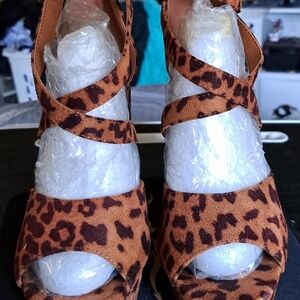 Leopard Print Strappy Women's Heels Size 7, New Without Tags.
